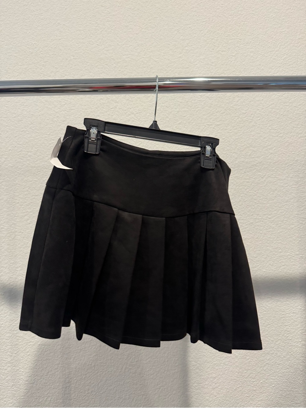 Black Pleated Mini Skirt - Sleek Everyday Style